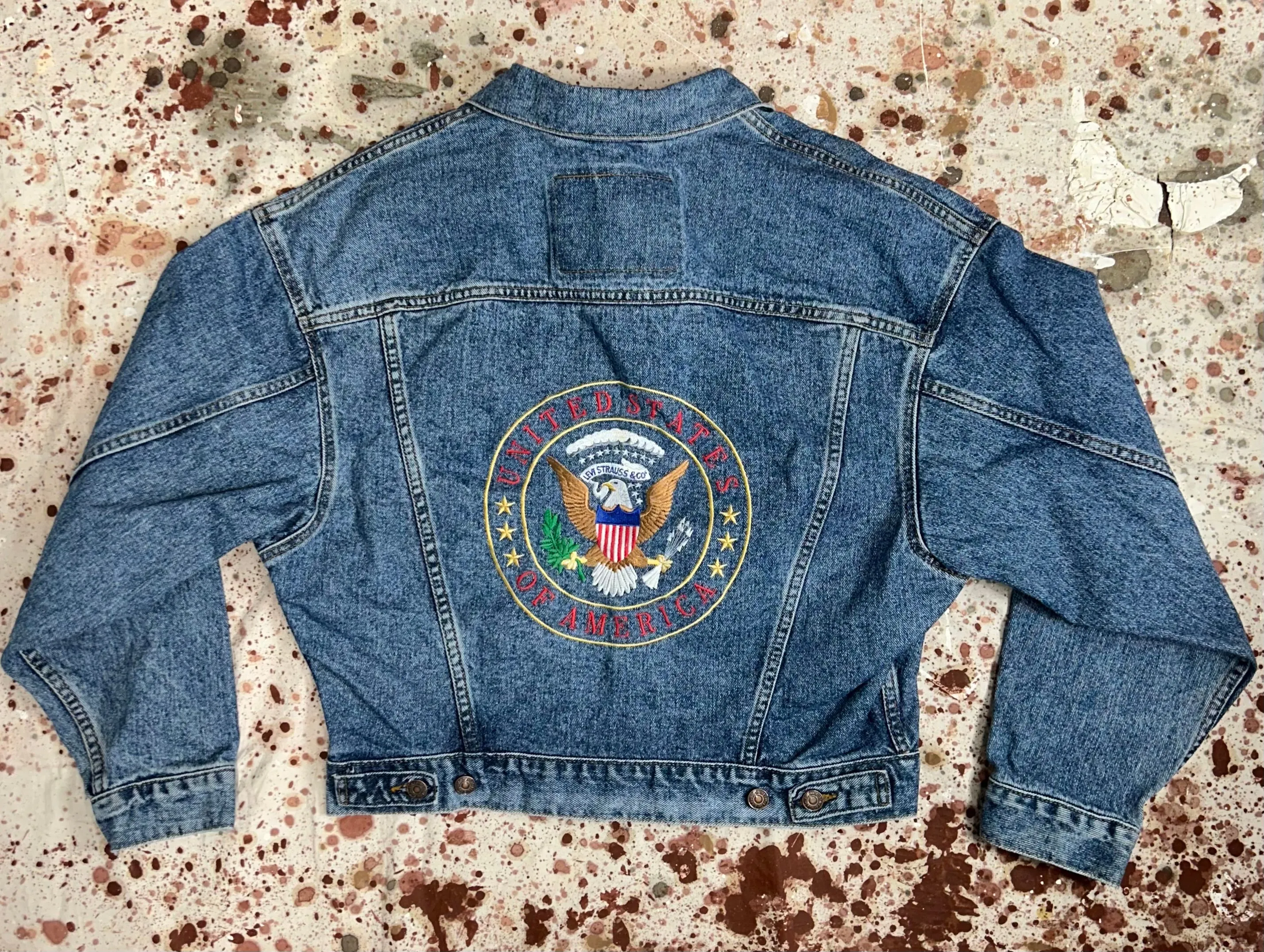 1990's Levi's Oversized Trucker Jacket w/USA Embroidery (JYJ1024-351)