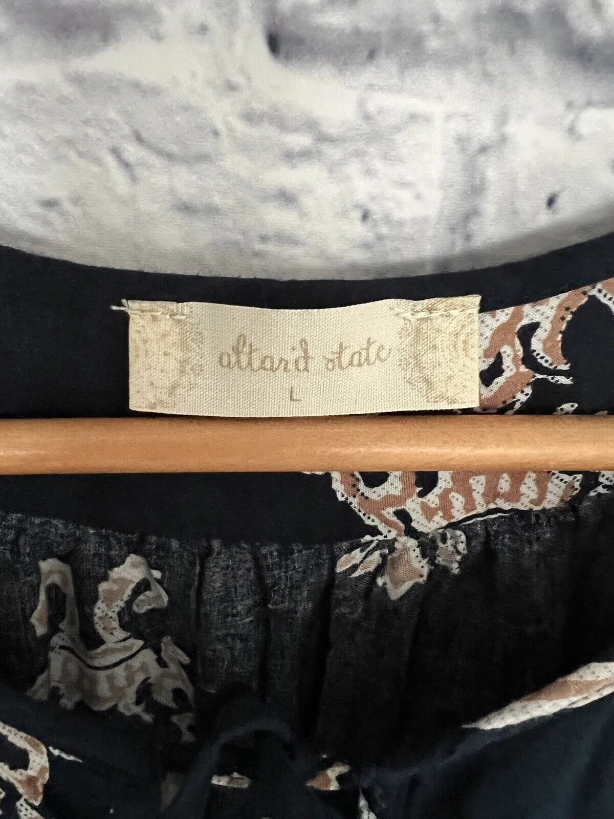 ALTAR’D STATE Navy Blue Paisley Bell Sleeve Boho Blouse Sz Medium