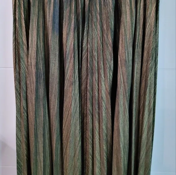 Beulah Style Gold Metallic Pleated Maxi Skirt Size 10