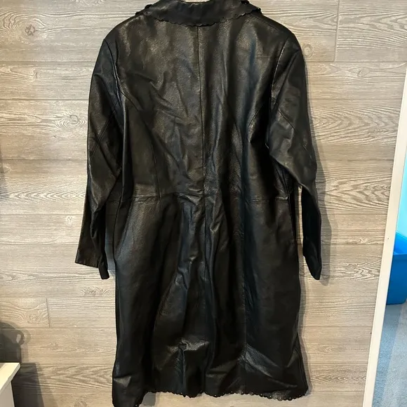 Black leather floral trench coat VTG vintage Allison Woods beautiful detailing