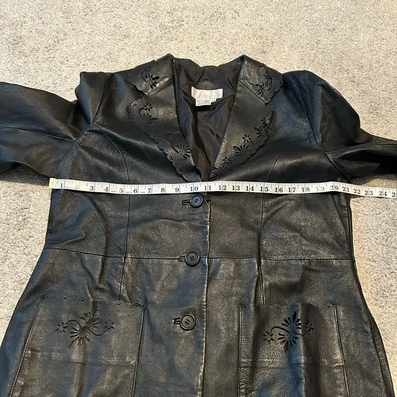 Black leather floral trench coat VTG vintage Allison Woods beautiful detailing