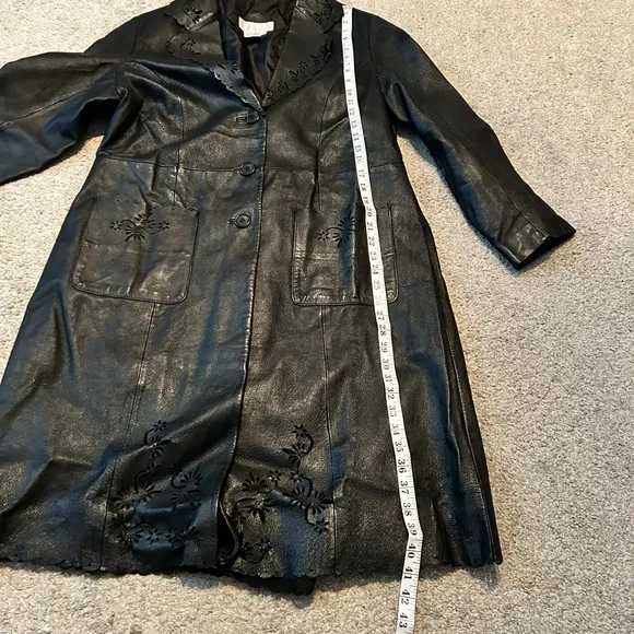 Black leather floral trench coat VTG vintage Allison Woods beautiful detailing