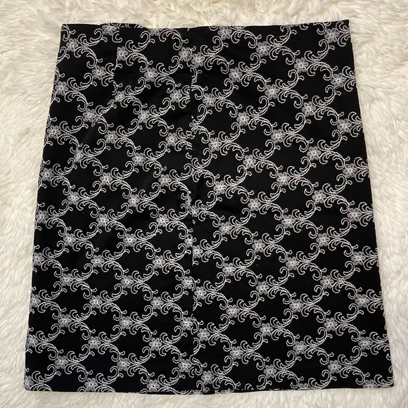 Cache Black &amp; White Embroidered A-Line Skirt