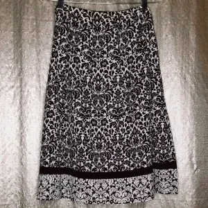 Charter Club EUC 16 A-line skirt - black white damask