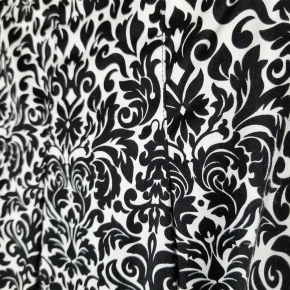 Charter Club EUC 16 A-line skirt - black white damask