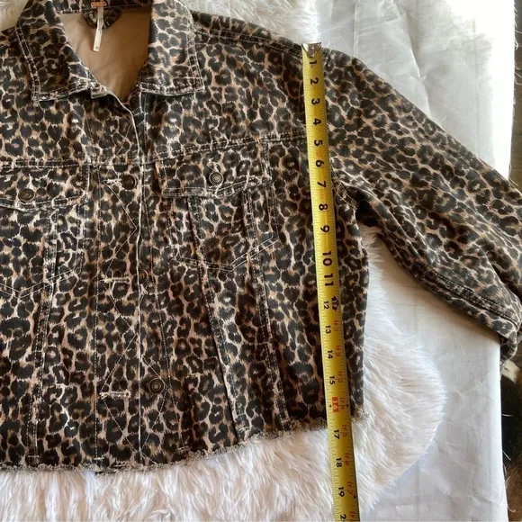 Free People animal leopard cheetah jacket with cropped cutoff hemline size xs