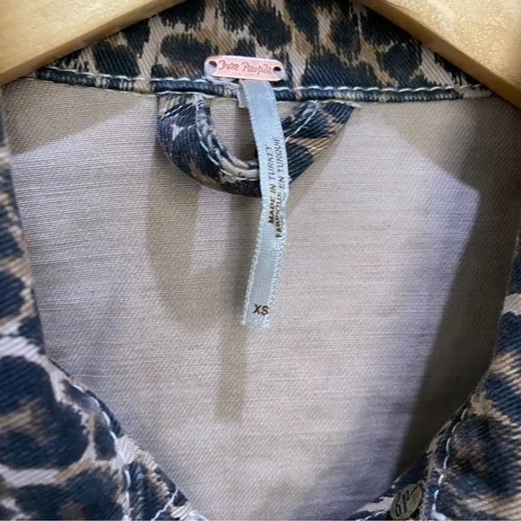 Free People animal leopard cheetah jacket with cropped cutoff hemline size xs
