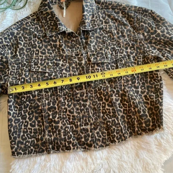 Free People animal leopard cheetah jacket with cropped cutoff hemline size xs