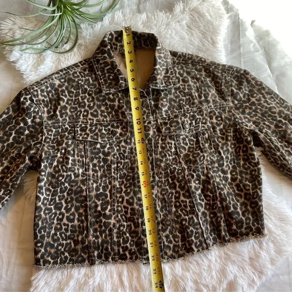 Free People animal leopard cheetah jacket with cropped cutoff hemline size xs