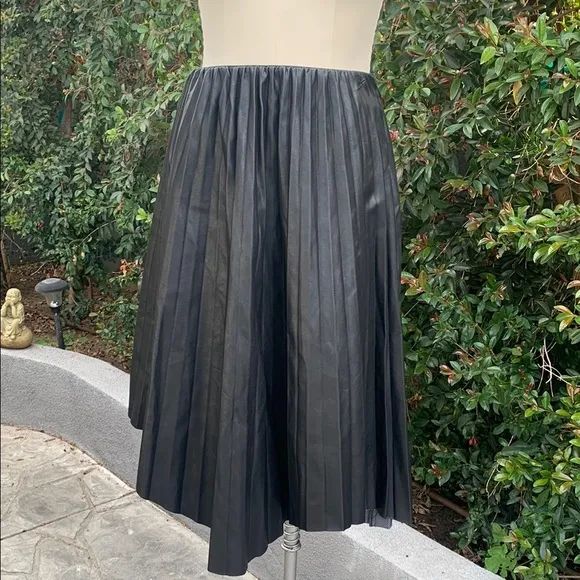 Gracia Pleather Pleated Skirt