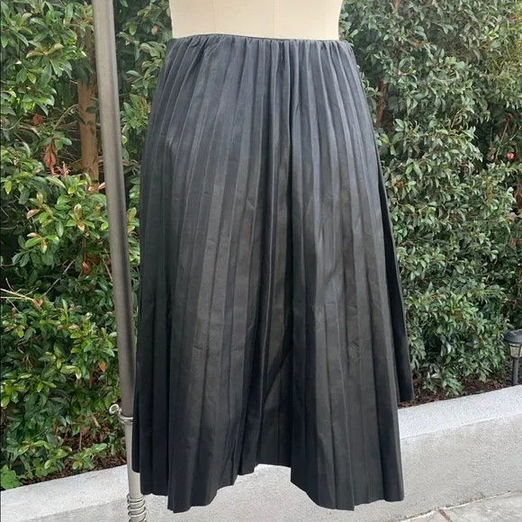 Gracia Pleather Pleated Skirt