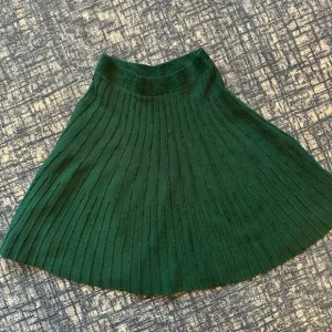Meadow Rue by Anthropologie forest green pleated skirt lovely