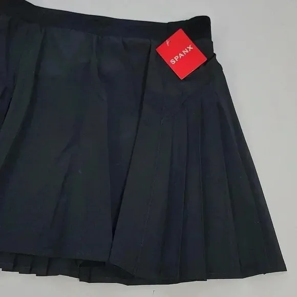 New Spanx get moving skort pleated black skirt