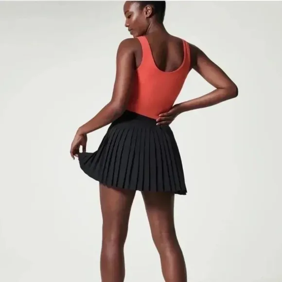 New Spanx get moving skort pleated black skirt