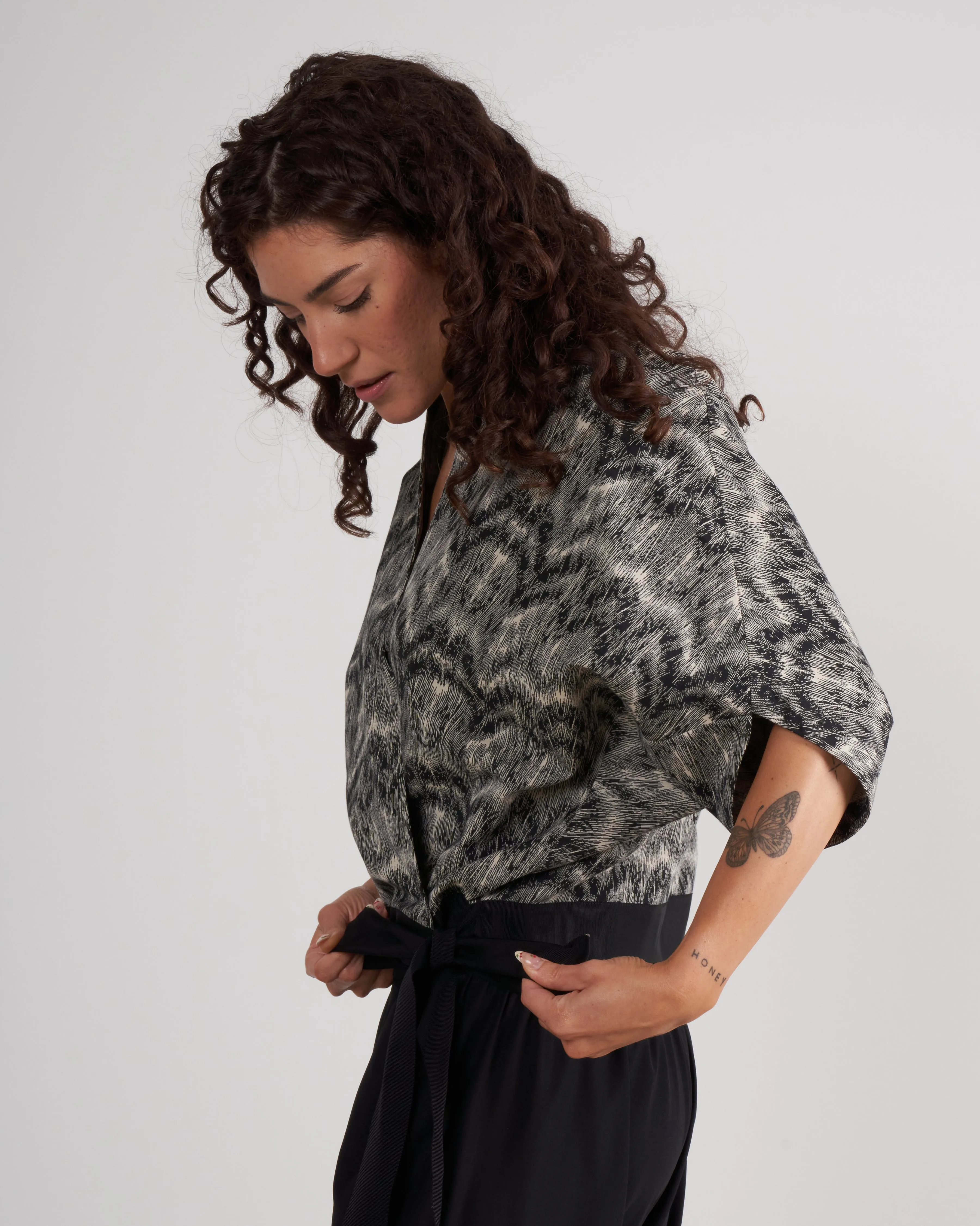 wrap aki shrug - cotton feather jacquard