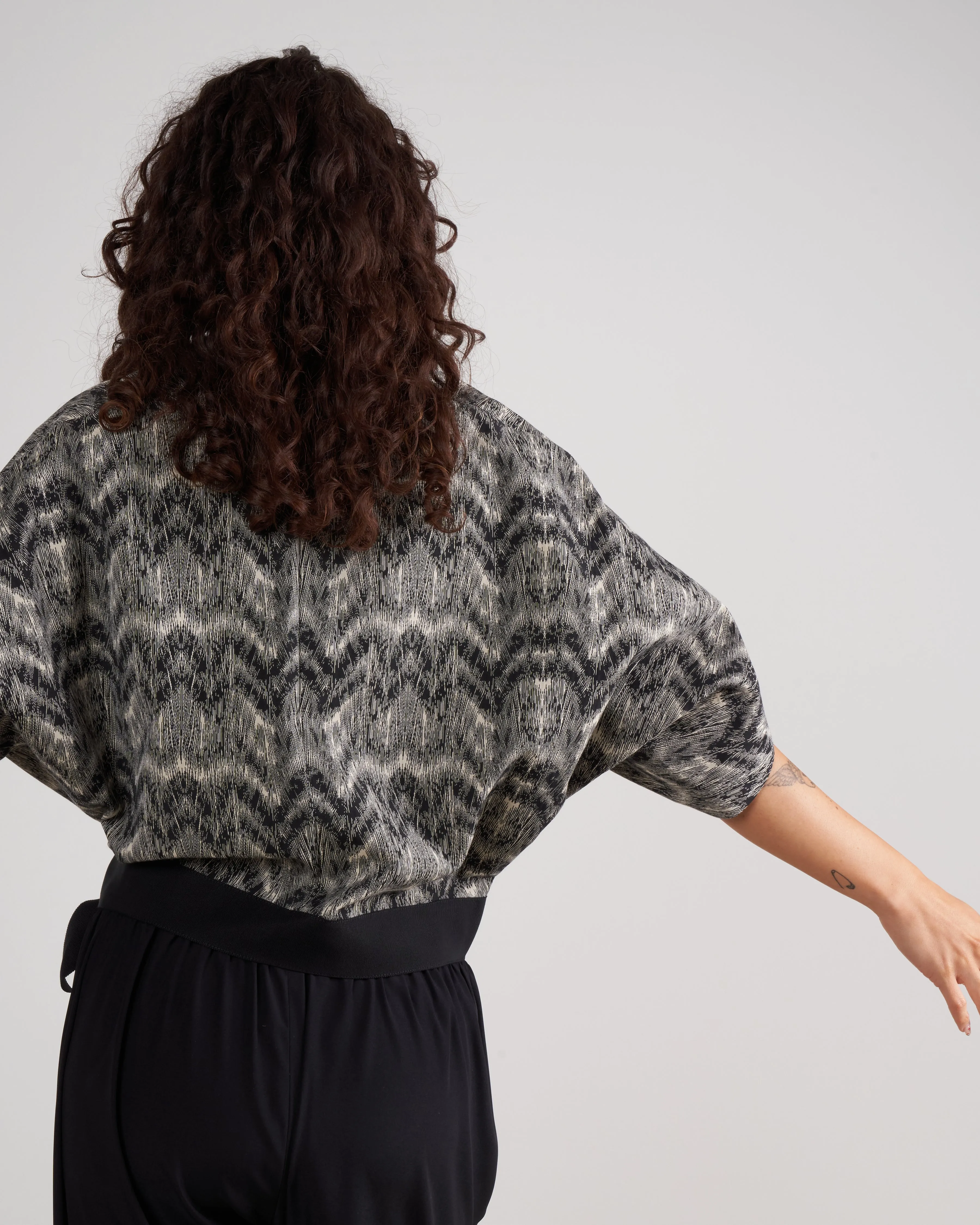 wrap aki shrug - cotton feather jacquard
