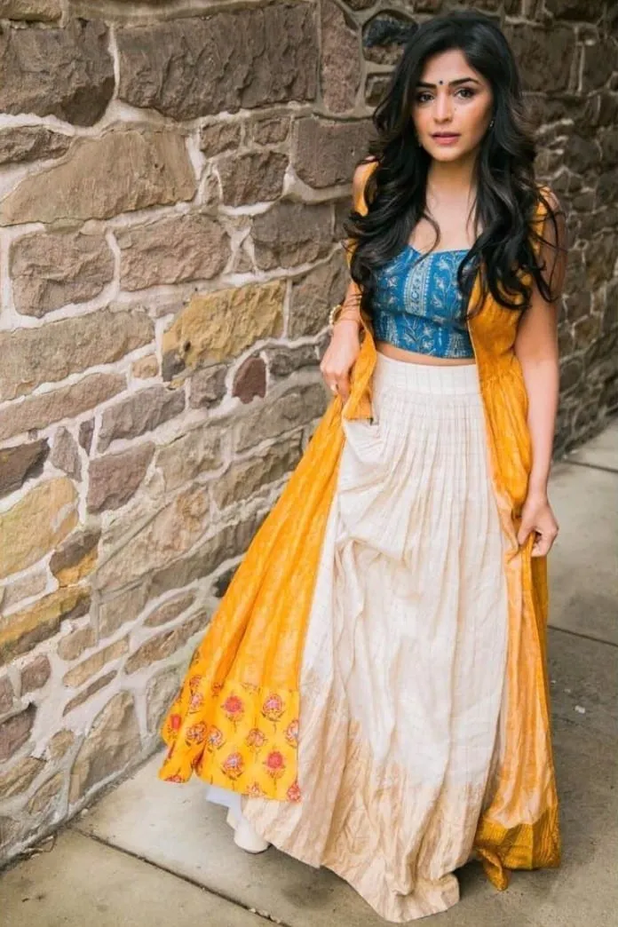 Yellow & Off White Lehenga – Cape Set