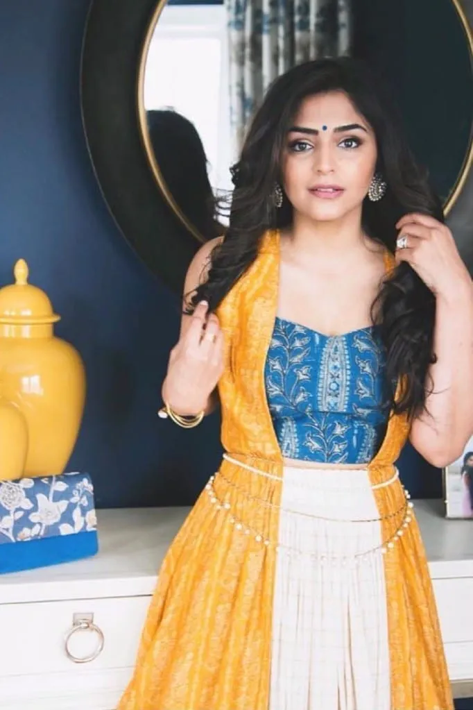Yellow & Off White Lehenga – Cape Set